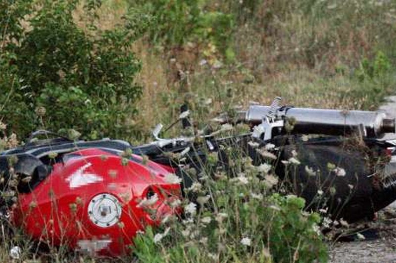 Avstrijski motorist po nesreči pri Kobaridu v življenjski nevarnosti (foto: Hina/STA)