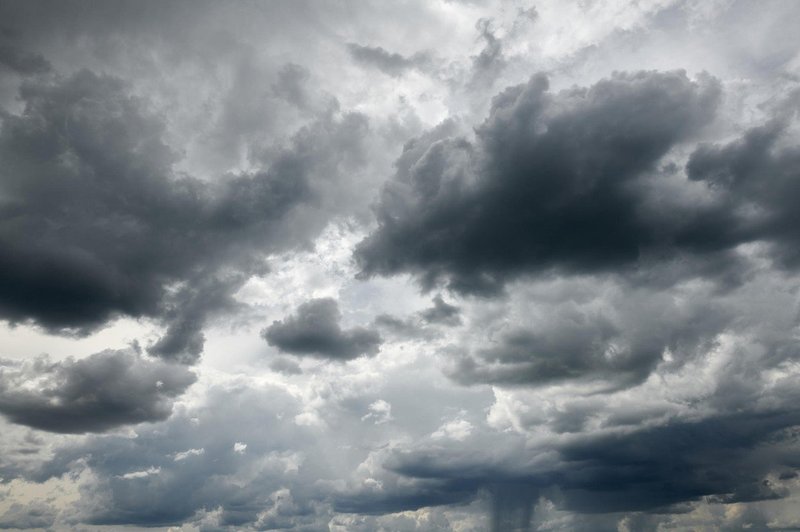 Nastajale bodo posamezne plohe in nevihte, več sonca bo na Primorskem (foto: profimedia)