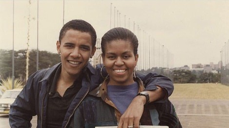 Družina Obama se je zbrala ob posebni priložnosti: Hčerki sta zdaj pravi lepotici!
