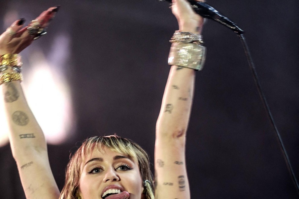 ENERGIČNA<br />Miley vedno divja na odru.
