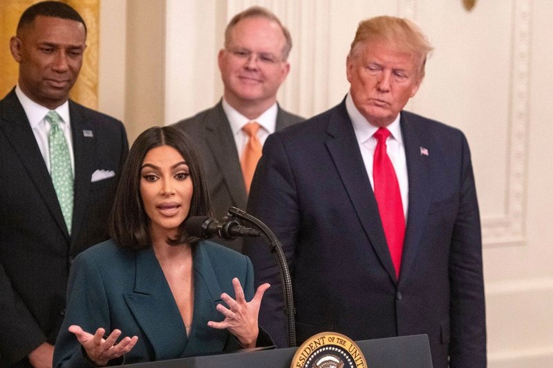 Trump pohvalil Kim Kardashian, ki je (spet) obiskala Belo hišo (foto: Profimedia)