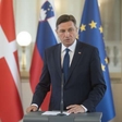 Srčna izbranka sina predsednika Pahorja je v črnih mini tangicah takole zapeljiva, ostali boste brez besed!