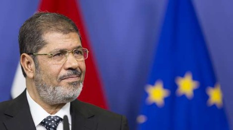 Umrl odstavljeni egiptovski predsednik Mursi, po tem, ko se je onesvestil na sodišču