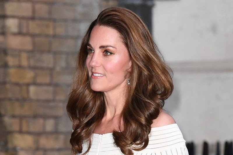 Tudi Kate Middleton "podlegla" modni barvi las (foto: Profimedia)