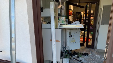 Senožeče: Ponoči so nepridipravi razstrelili bankomat