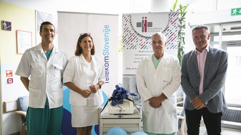 Telekom Slovenije je Bolnišnico za ženske bolezni in porodništvo Postojna in UKC Maribor opremil s sodobnima CTG-aparatoma
