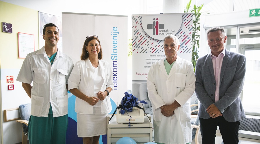 Telekom Slovenije je Bolnišnico za ženske bolezni in porodništvo Postojna in UKC Maribor opremil s sodobnima CTG-aparatoma (foto: Telekom Slovenije Press)