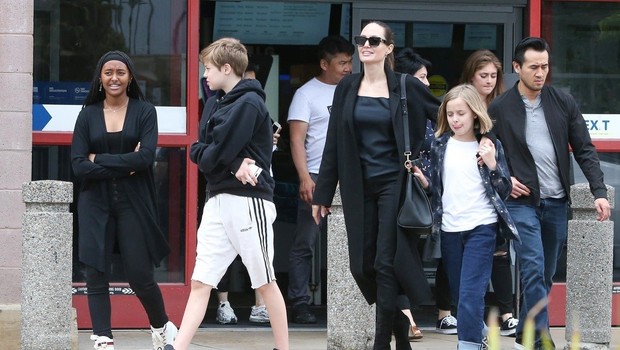 Angelina Jolie ne skriva, da zdaj zelo uživa v materinstvu! (foto: Profimedia)
