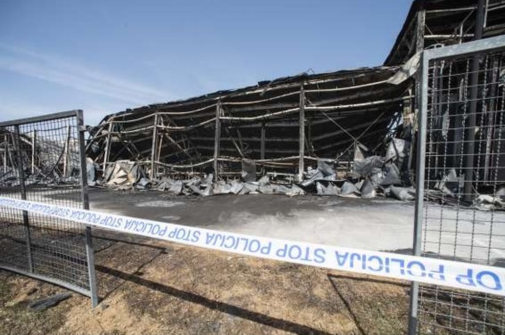Po požaru v Fragmatu odstranili požarno vodo (foto: STA)