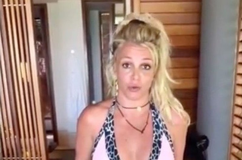 Britney Spears na počitnicah v spremstvu mame (foto: Profimedia)