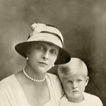 Princ Filip z mamo (foto: Profimedia Profimedia, Mary Evans Picture Librar)