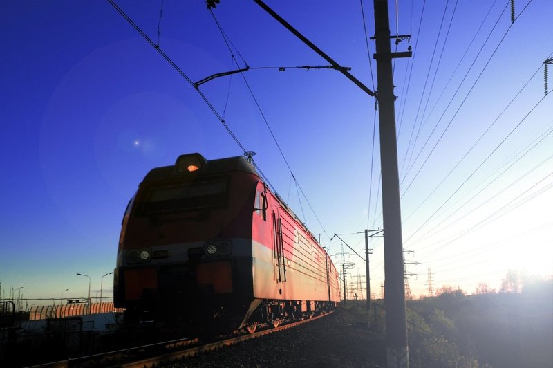 Vlak na progi med Duplico in Kamnikom trčil v mladoletno osebo (foto: Profimedia)