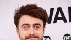 Daniel Radcliffe – 
v srcu je poet<br />Igralec Daniel Radcliffe (28) je zaslovel kot lik Harryja Potterja. A malokdo ve, da je igranje skorajda njegova druga ljubezen. Na prvo mesto postavlja pisanje pesmi. Objavlja jih v časopisu pod psevdonimom Jacob Gershon.