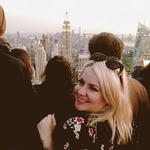 Šla sva na Top of The Rock, kjer sva opazovala Empire State Building, razkošen razgled in ogromno ljudi. Prišla sva podnevi in počakala, da se znoči. (foto: Osebni Album)
