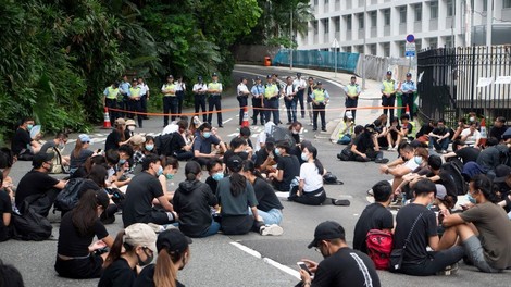 Hongkonška policija pregnala protestnike iz parlamenta