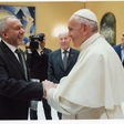 Kipar Mik Simčič pri papežu Frančišku na zasebni avdienci