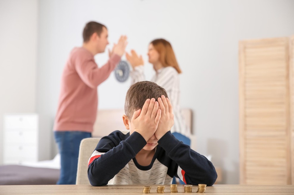 "Manjša plača, manjša preživnina. Hčerki sta jezni. Kaj naj?" Magdalena odgovarja! (foto: Shutterstock)