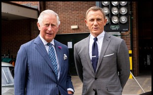 Princ Charles obiskal najznamenitejšega britanskega tajnega agenta!
