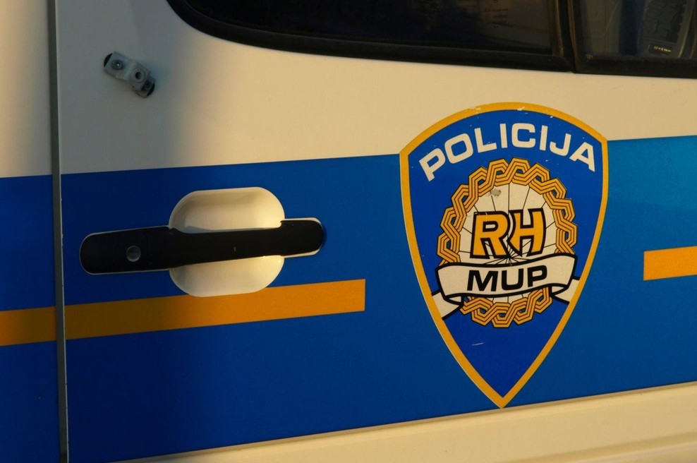Na Hrvaškem lažni policist za več 10.000 evrov ogoljufal Slovenca (foto: profimedia)