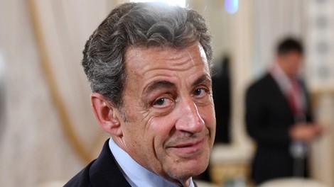 Je Nicolas Sarkozy po nekakšnem čudežu čez noč zrasel!?