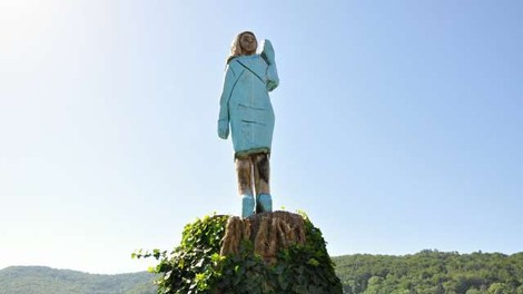 V svetovnih medijih so se razpisali o kipu Melanie Trump v Sevnici