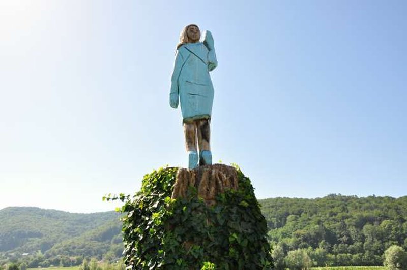 V svetovnih medijih so se razpisali o kipu Melanie Trump v Sevnici (foto: STA/Rasto Božič)