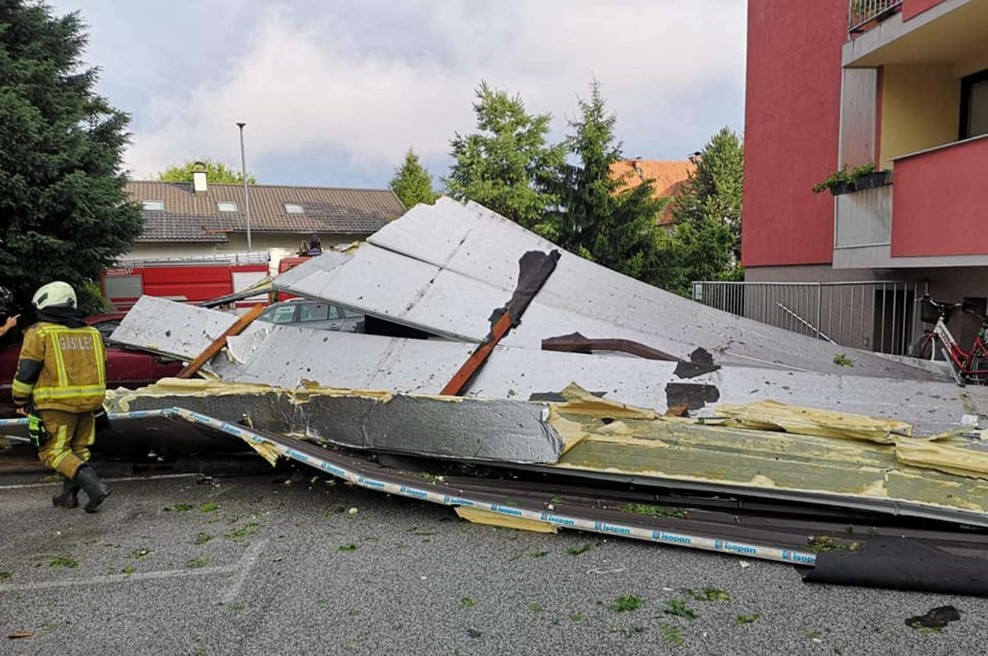 Veter in obilne padavine po državi še povzročajo težave (foto: PGD Ptuj)