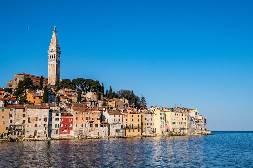 Rovinj: Punčka, ki jo je oče pustil v avtu, še vedno kritično (foto: Profimedia)