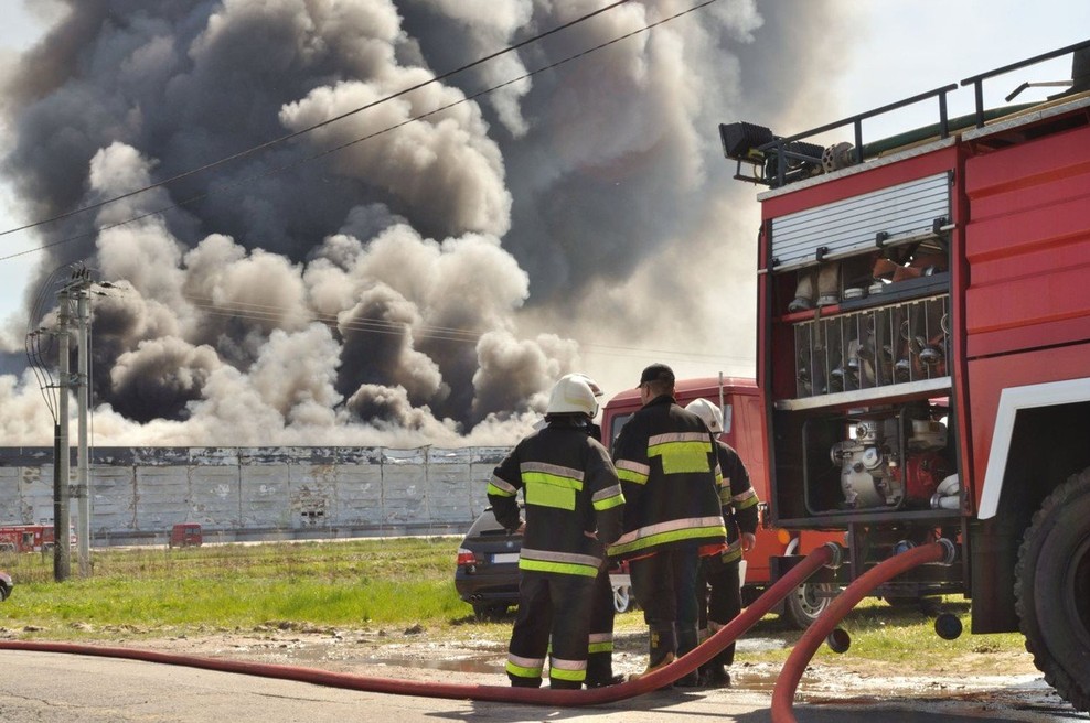 V Mengšu zagorel skladiščni šotor (foto: profimedia)