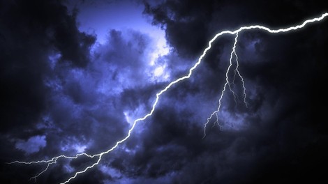 Zvečer in ponoči v jugozahodnem delu države možne močnejše nevihte