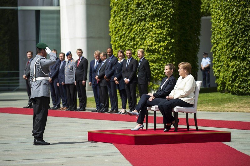 Angela Merkel med sprejemom danske premierke tokrat sedela (foto: Profimedia)