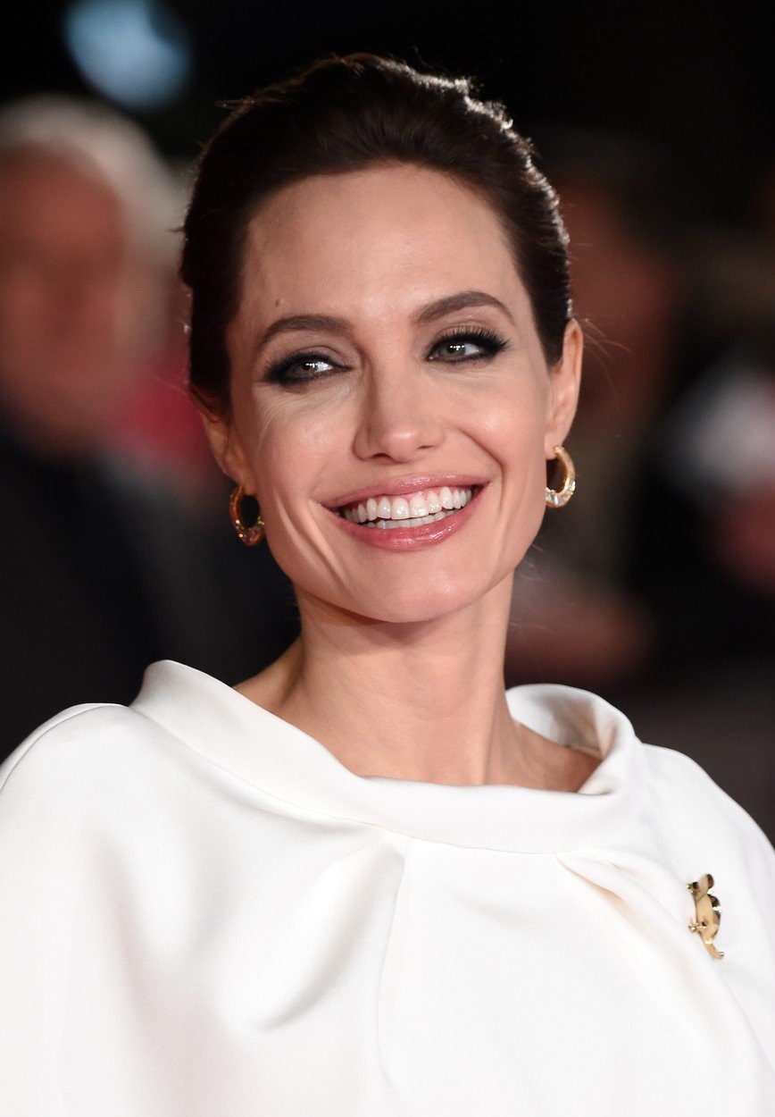 Angelina Jolie je osupnila v elegantni obleki in njenih najljubših sandalih (foto: Profimedia)
