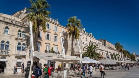 Turisti v Splitu niso hoteli plačati računa, gostincu pa grozili z negativnimi ocenami na Trip Advisorju!