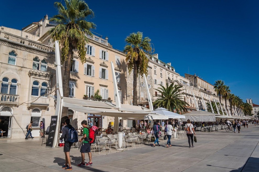 Split: V krvavi noči moški z nožem pred lokalom ranil štiri osebe (foto: Profimedia)