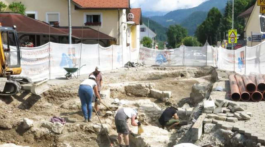 V Cerkljah na Gorenjskem odkrili slovanske grobove iz 10. in 11. stoletja (foto: STA/Tinkara Zupan)