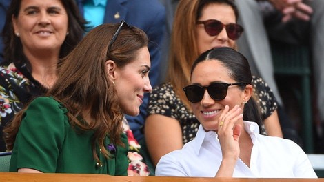 Kate in Meghan na turnirju v Wimbledonu prava paša za oči. Očitno sta se tudi pobotali!