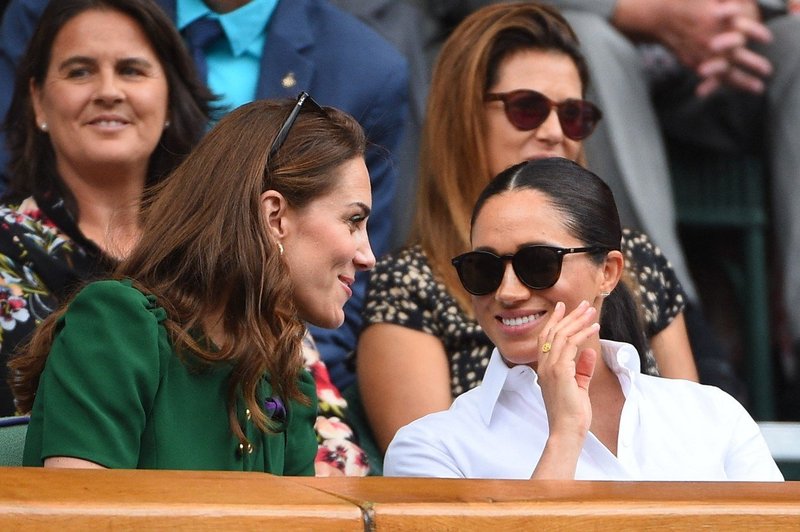 Kate in Meghan na turnirju v Wimbledonu prava paša za oči. Očitno sta se tudi pobotali! (foto: Profimedia)