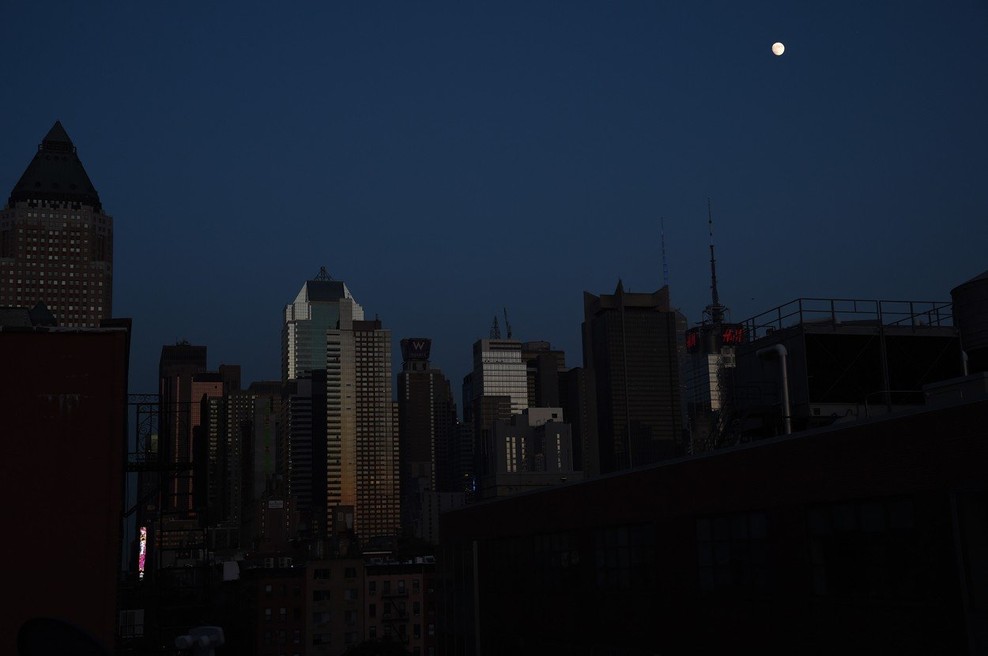 Manhattan je za več ur zagrnila tema, na Broadwayu odpovedali predstave (foto: profimedia)
