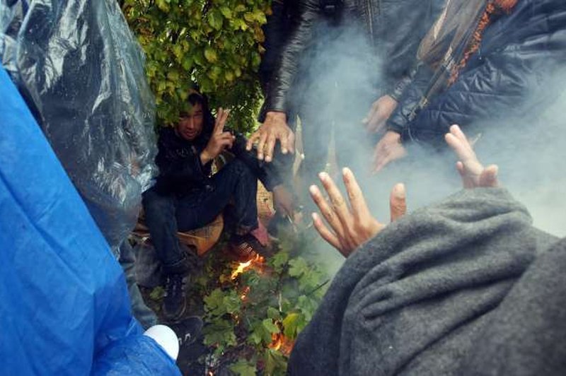 Policisti so ju prijeli, ko sta skušala s petimi otroki ilegalno prečkati Dravo (foto: Hina/STA)