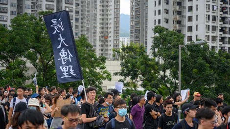 V Hongkongu ulice spet polne protivladnih  protestnikov