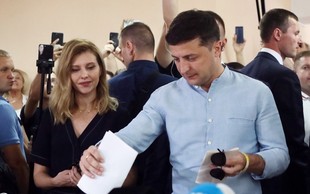 V Ukrajini po pričakovanju največ glasov predsednikovi stranki