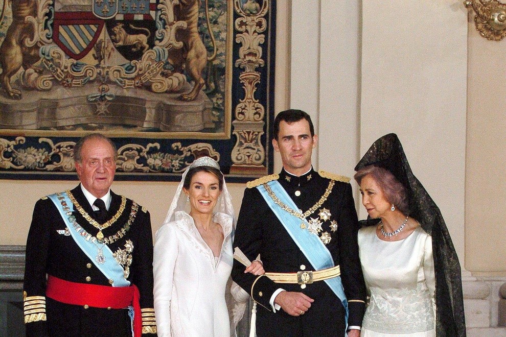 POROKA<br />
22. maja leta 2004 so zadoneli poročni zvonovi. Usodni da sta dahnila v katoliški cerkvi v Madridu. S poroko je Letizia postala princesa Asturije.