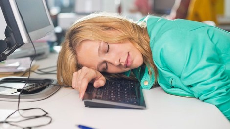 Za še boljše počutje pred spanjem ne glejte v računalnik in telefon