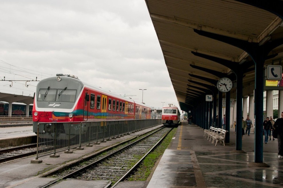 V Ljubljani vlak zadel tovorno vozilo, dve osebi lažje poškodovani (foto: profimedia)