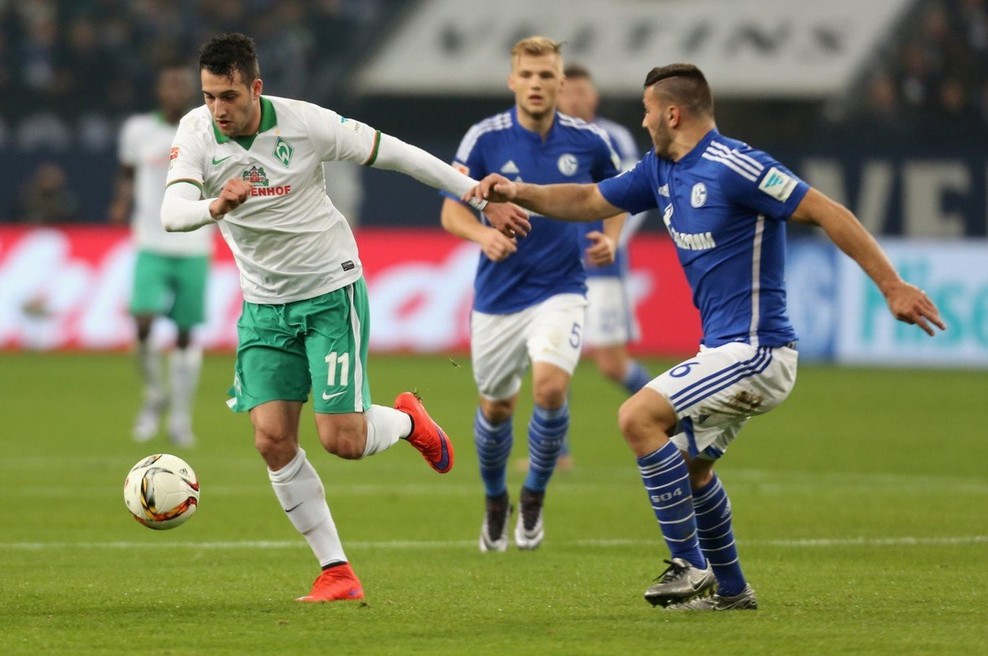 Nogometaš Kolašinac pogumno nad zamaskiranega napadalca: Ubranil je tudi Mesuta Özila! (foto: Profimedia)