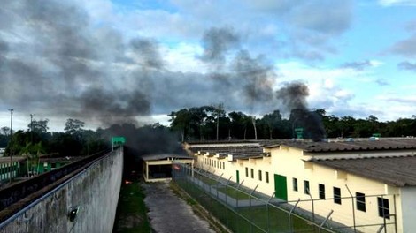 Brazilija: V spopadu tolp v zaporu 52 mrtvih