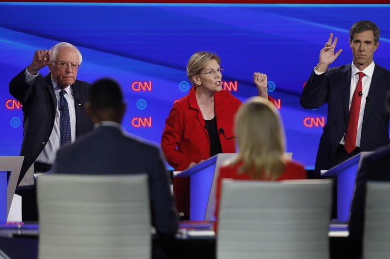 Bernard Sanders in Elizabeth Warren odločno in skupaj za zasuk Amerike v levo (foto: profimedia)
