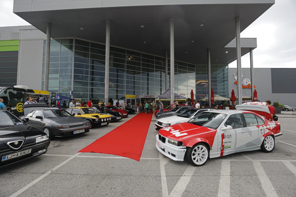 Ekipa 32nd Drift Squadron je predstavila 14 predelanih in atraktivnih vozil (foto: Mediaspeed)
