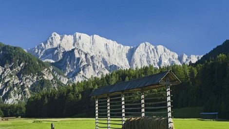 V slovenskih gorah sta danes ugasnili dve življenji