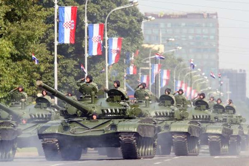 Hrvaška slavi dan zmage in obletnico operacije Nevihta (foto: STA)